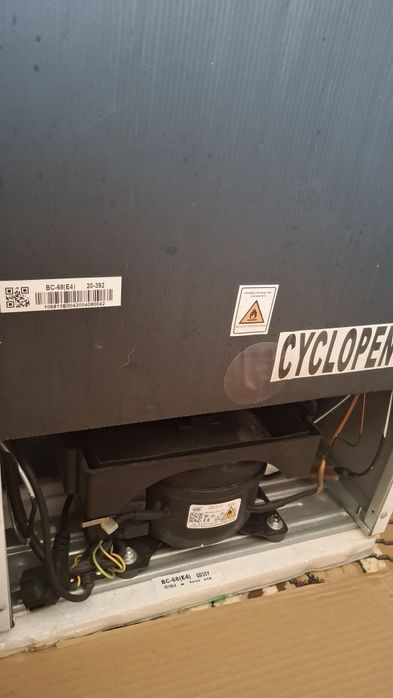 Продам компактний холодильник Hansa