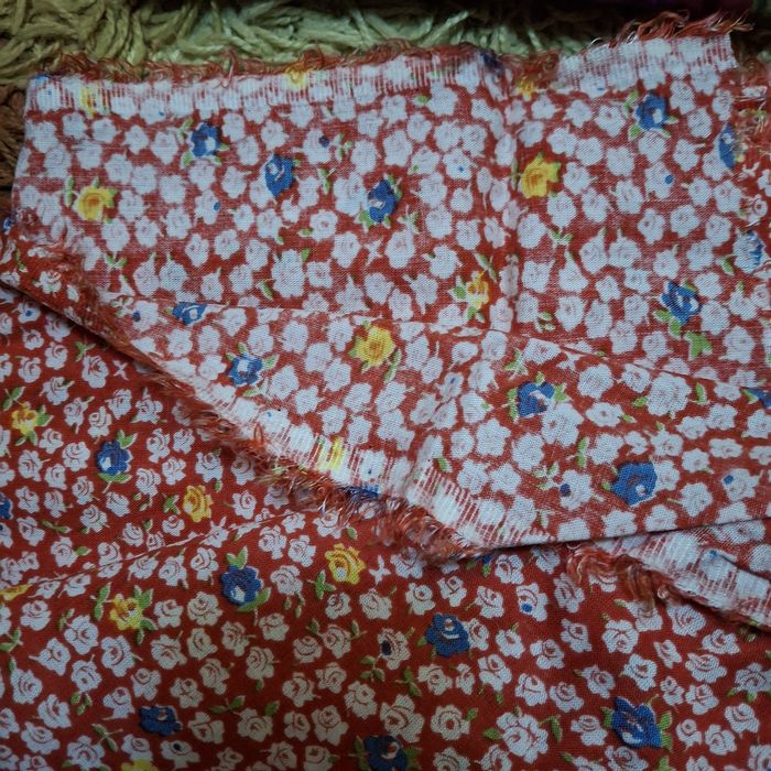 Відрізки тканини нові різні