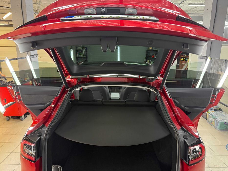 Tesla model Y 2022 року long range, повний комплект, дотяжки дверей