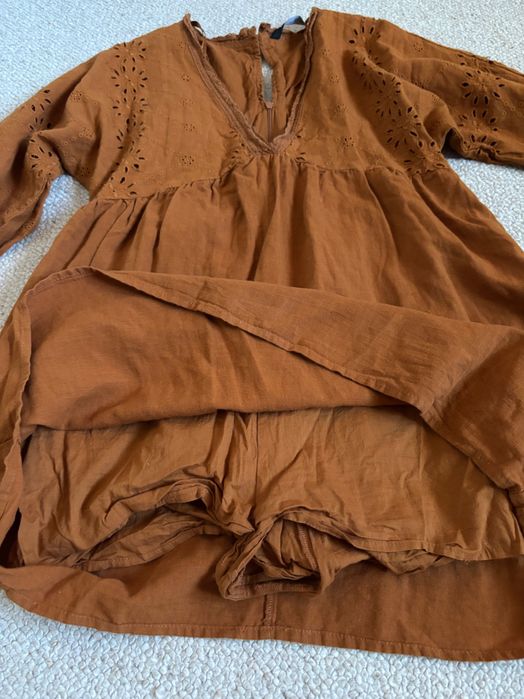 Brązowa sukienka krótki kombinezon boho na lato bawełna camel Zara