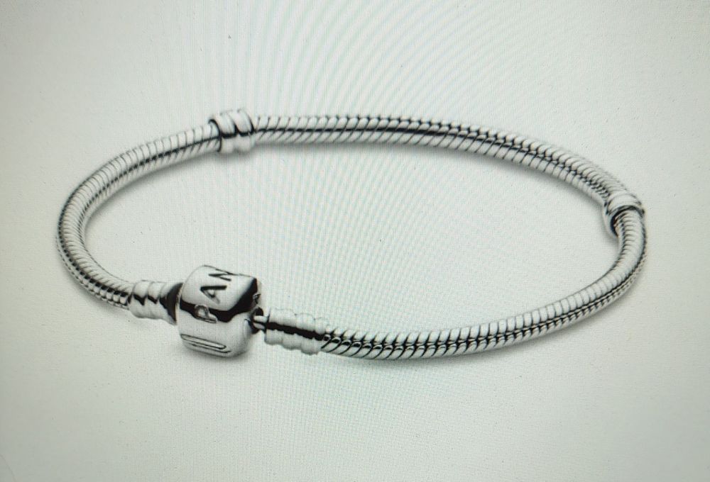 Bransoletka PANDORA o spłacie wężykowym z zapięciem beczułkowym Srebro