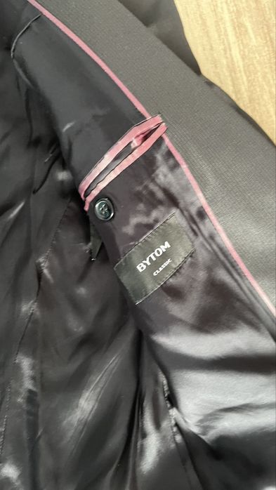 Garnitur męski L 180 104  90 czarny błyszczący w prązek