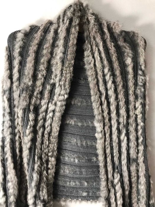 Szary szal kamizelka z futra z królików Phanie Mode ponczo peleryna