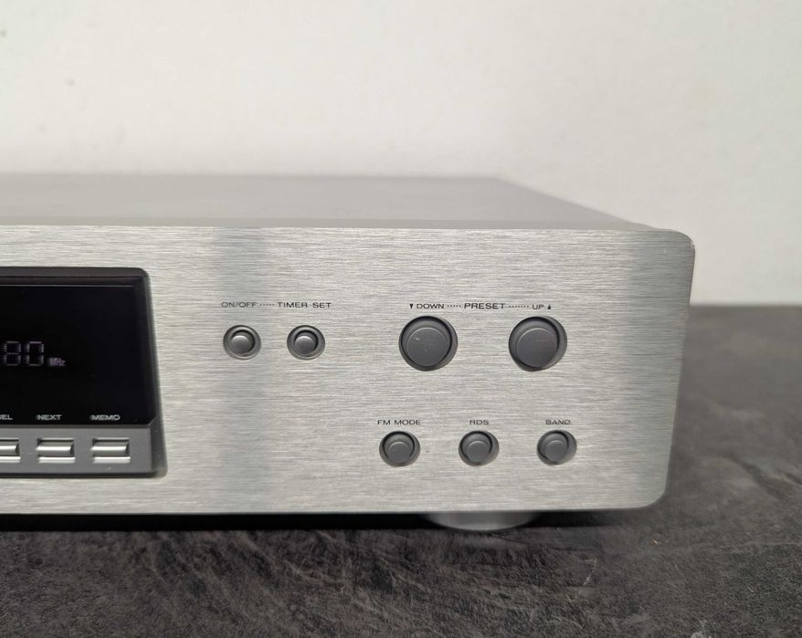 Стерео тюнер Marantz ST6000.