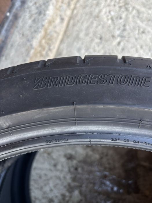Шини Bridgestone 285/35 R22