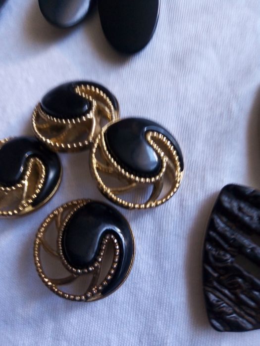 Ozdobne  guziki  vintage czarno-złote + włoska klamra retro