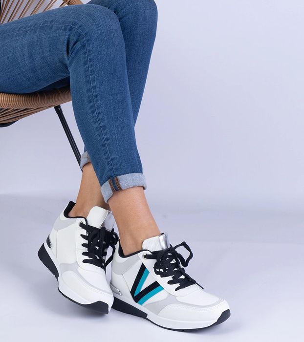 Białe sneakersy damskie na ukrytym koturnie Ninella