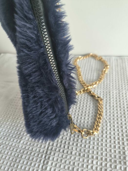 Mala de Ombro / Clutch em Pelo Sintético (Azul Escuro/Marinho)