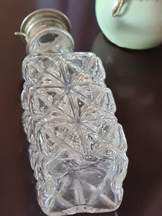 Kryształowy pojemnik na cukier puder