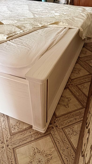 Продаётся двуспальная кровать из бука 160×200 с подъёмным механизмом