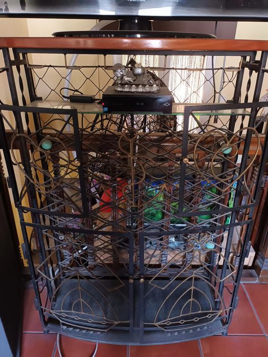 Garrafeira feita à mão