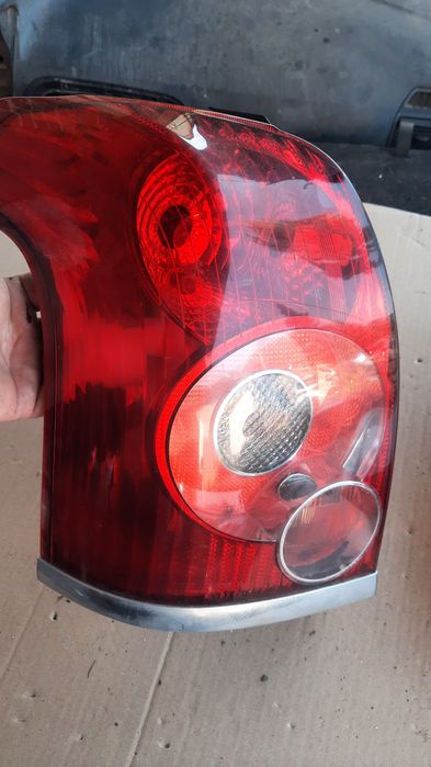 Lampa tylna Toyota Avensis t25 kombi oryginał