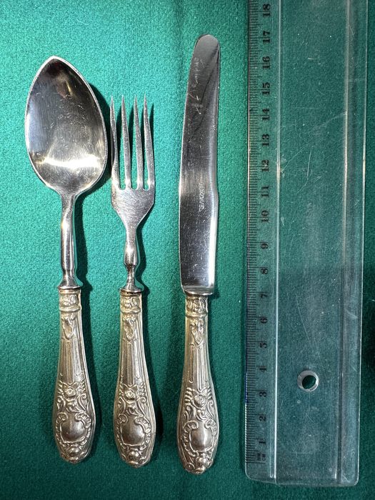 Talheres de criança, cabos em prata