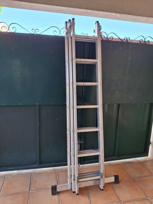 Escada de alumínio tripla de 6 metros