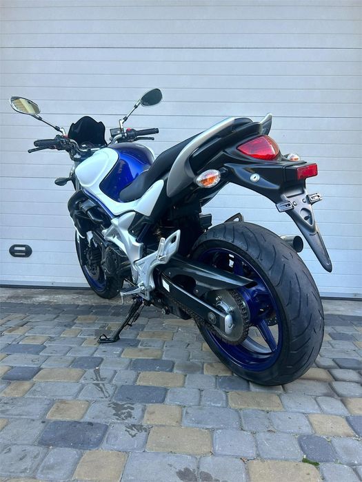 Suzuki Gladius 400, 2011pik, з Японії