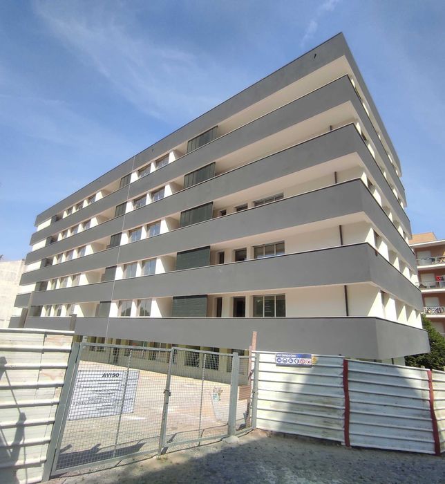 Arrenda-se apartamento T1 novo com garagem e varanda (em fase de acabamentos)
