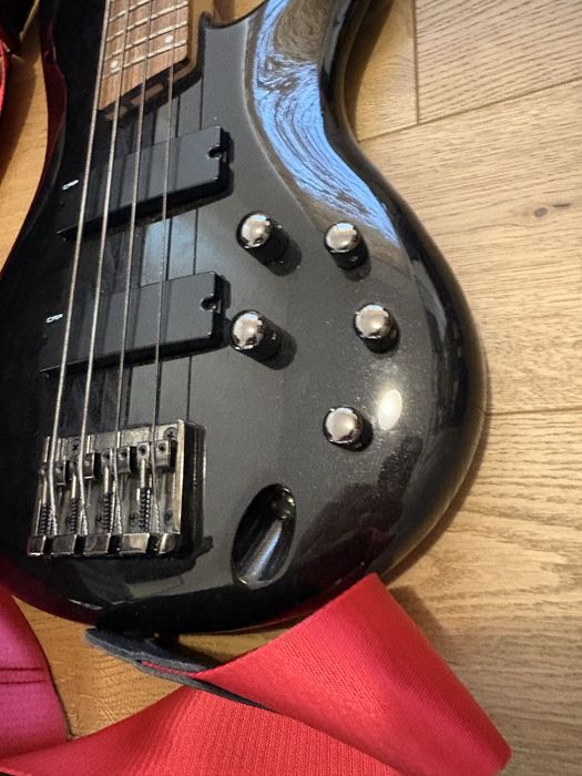 Gitara basowa Ibanez sr300