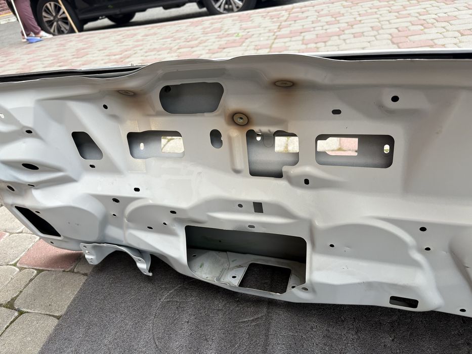 Кришка багажника Subaru Outback B15 Європа під відновлення