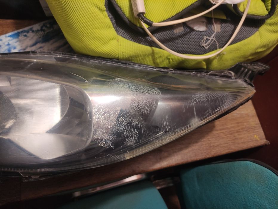 Фара Ford Fiesta, седан , Европа