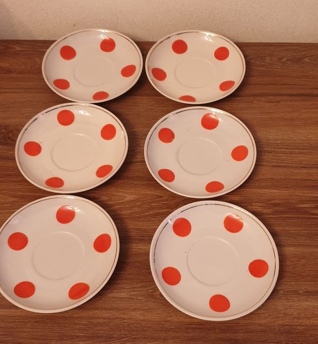 Різні яскраві чудові горохи