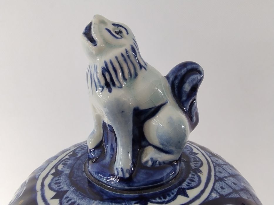 Wazon Delft. Amfora.
