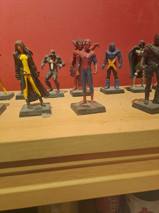 Coleção bonecos de chumbo Marvel.