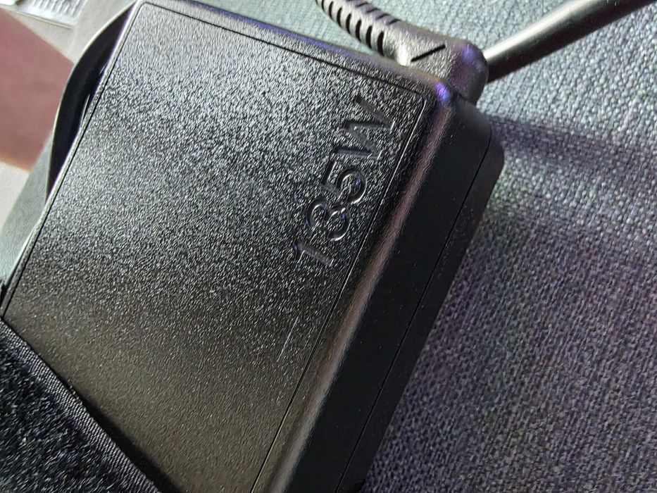Zasilacz lenovo 135w jak nowy