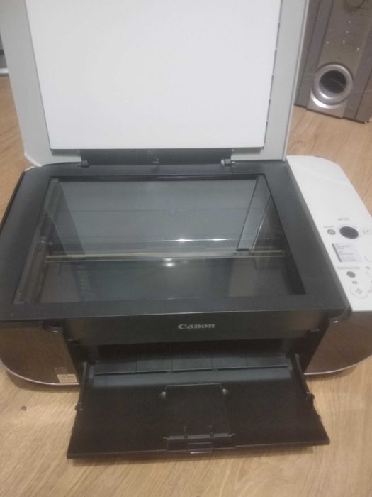 Продам цветной принтер-сканер.