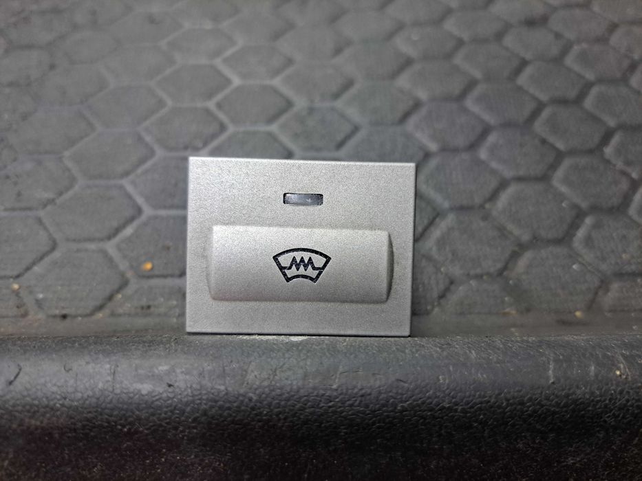 Przycisk od podgrzewania przedniej szyby Ford Kuga Mk1 8V4T-18K574-AB
