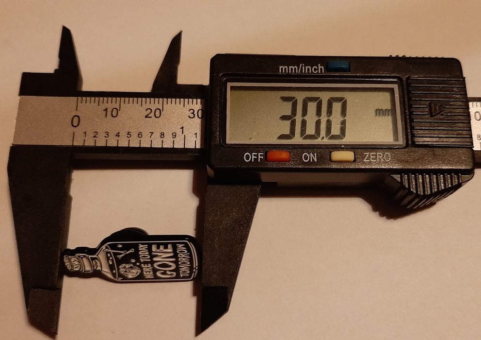 Przypinka - Dziś jest tutaj jutra nie ma.