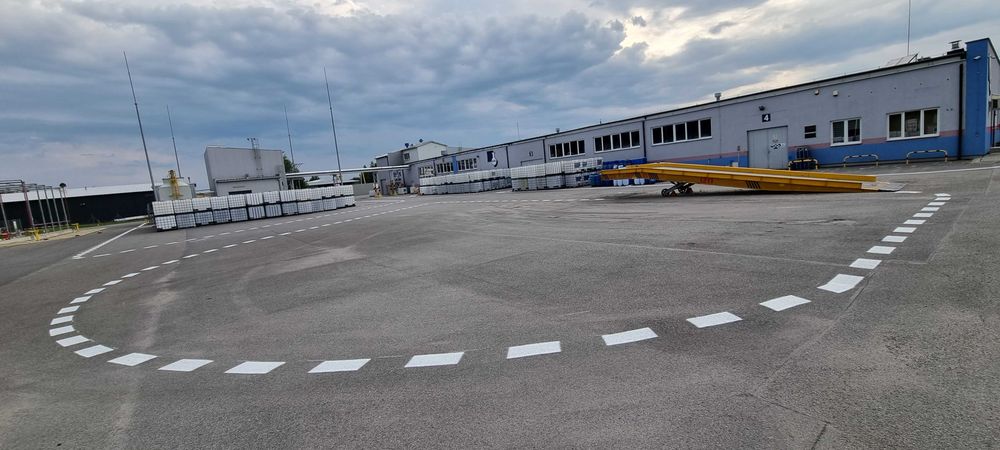 Malowanie linii, pasów, miejsc parkingowych, oznaczenia poziome, BHP