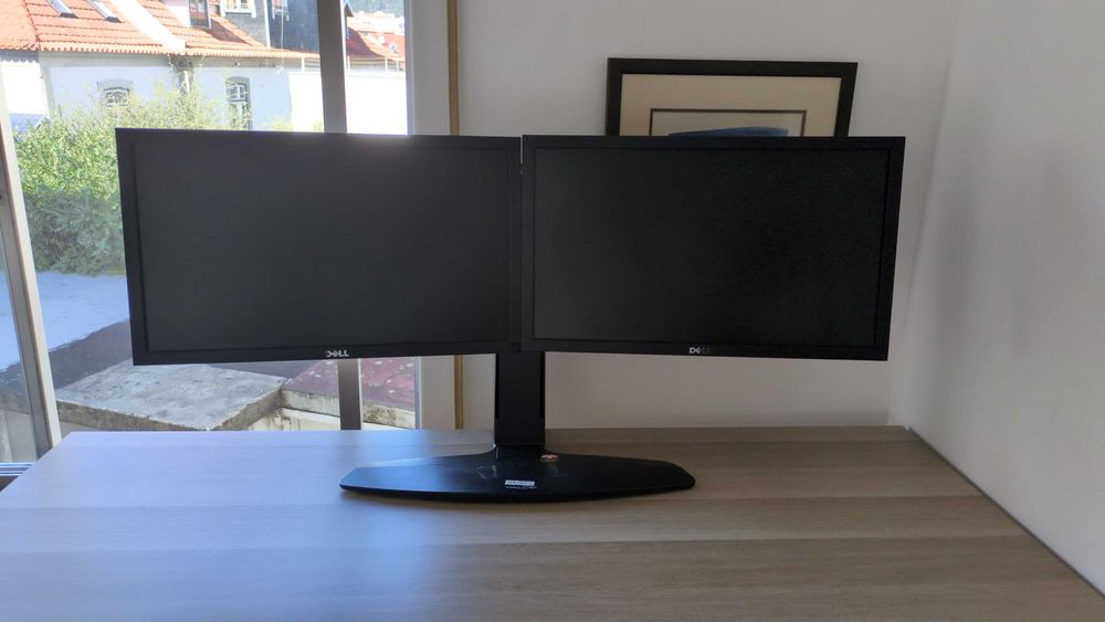 2 Monitores Dell E2211H 21.5'' com suporte