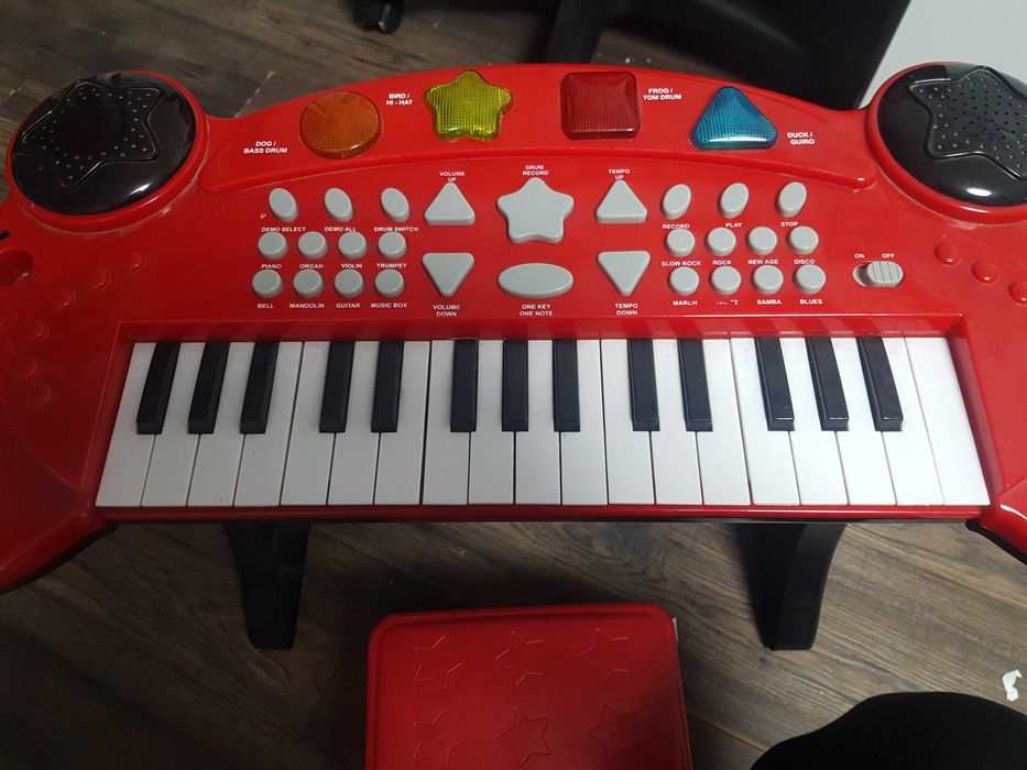 Pianino dziecięce z krzesełkiem