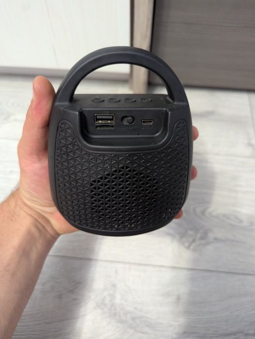 Потративная блютуз колонка