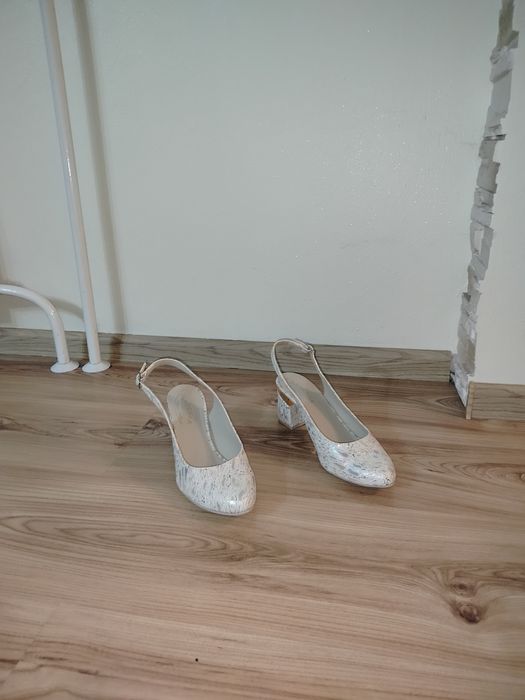 Buty na obcasie damskie