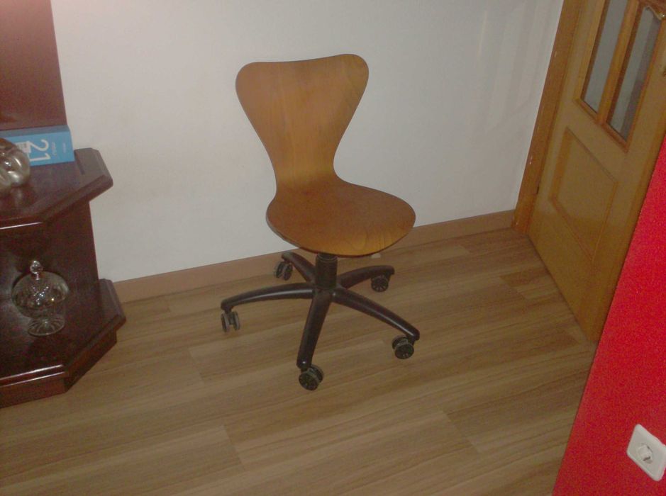 Cadeira de escritório com rodas