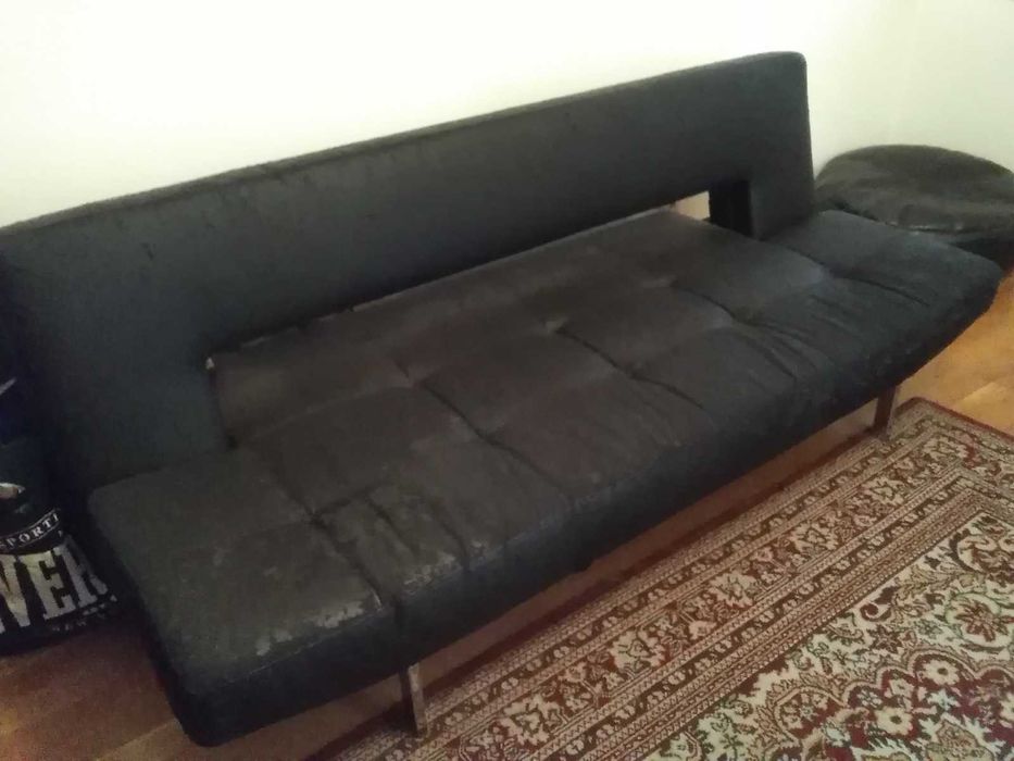 Sofá click clack em pele