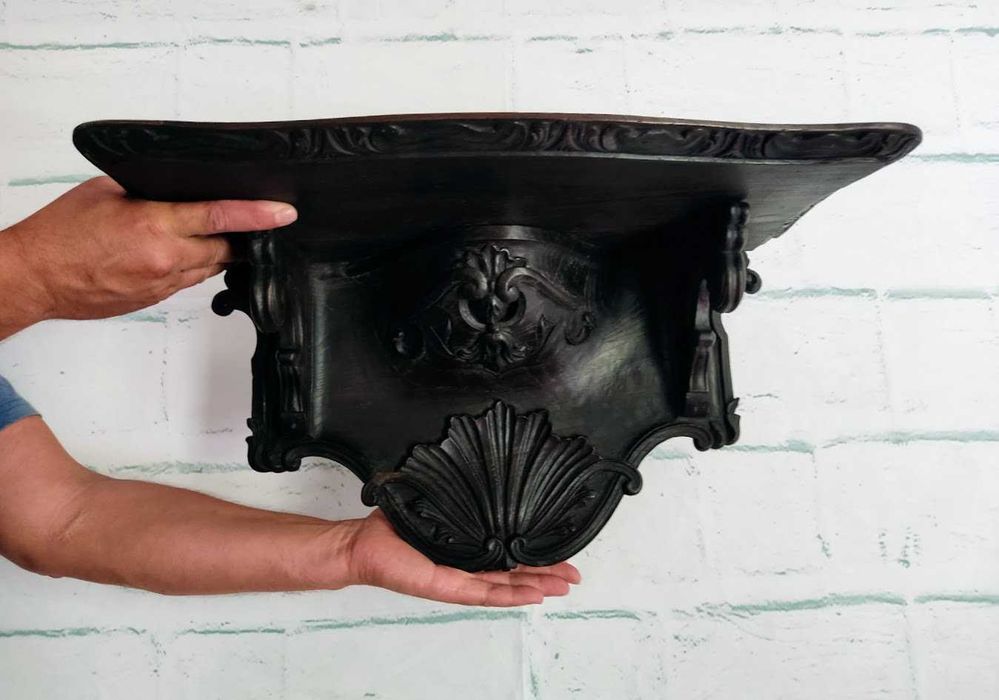 Peanha ou mísula do séc. XVIII em madeira de castanho