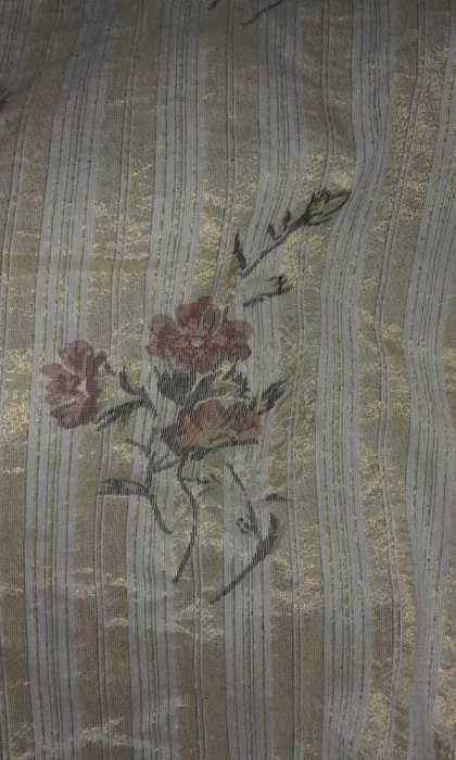 Большое покрывало на диван либо кровать. Размер 250х135