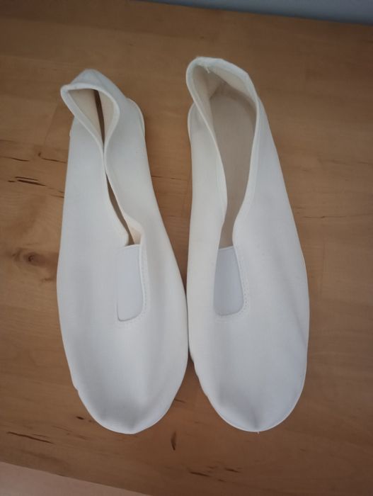 Sapatilhas de ginástica em branco