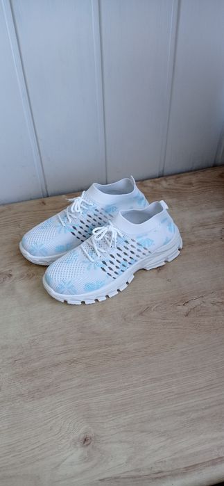 Buty sportowe damskie 39-25 cm