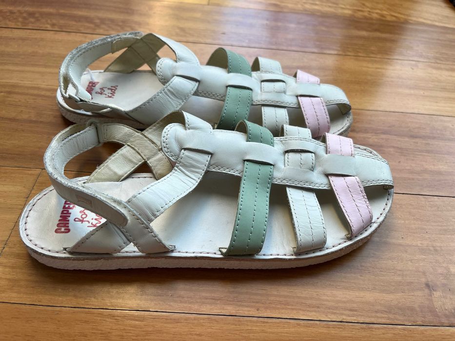 Sandálias Camper Menina em branco