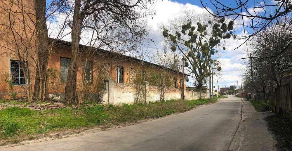 Продаж комерційного приміщення 477 м2. 25 соток