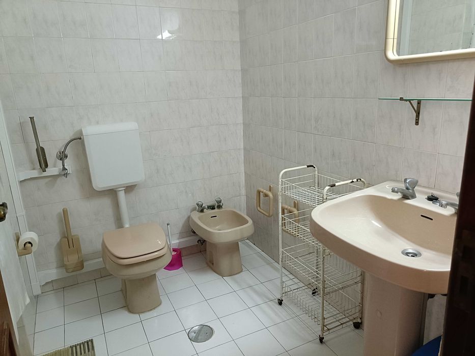 OPORTUNIDADE ÚNICA – Arrenda-se Elegante T1 situado na 1ª linha frente ao mar na Figueira da Foz