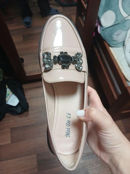 ласковые бежевые лоферы