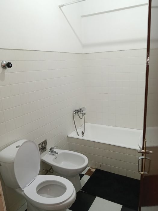 Quartos mobilados com varanda Algés/Dafundo