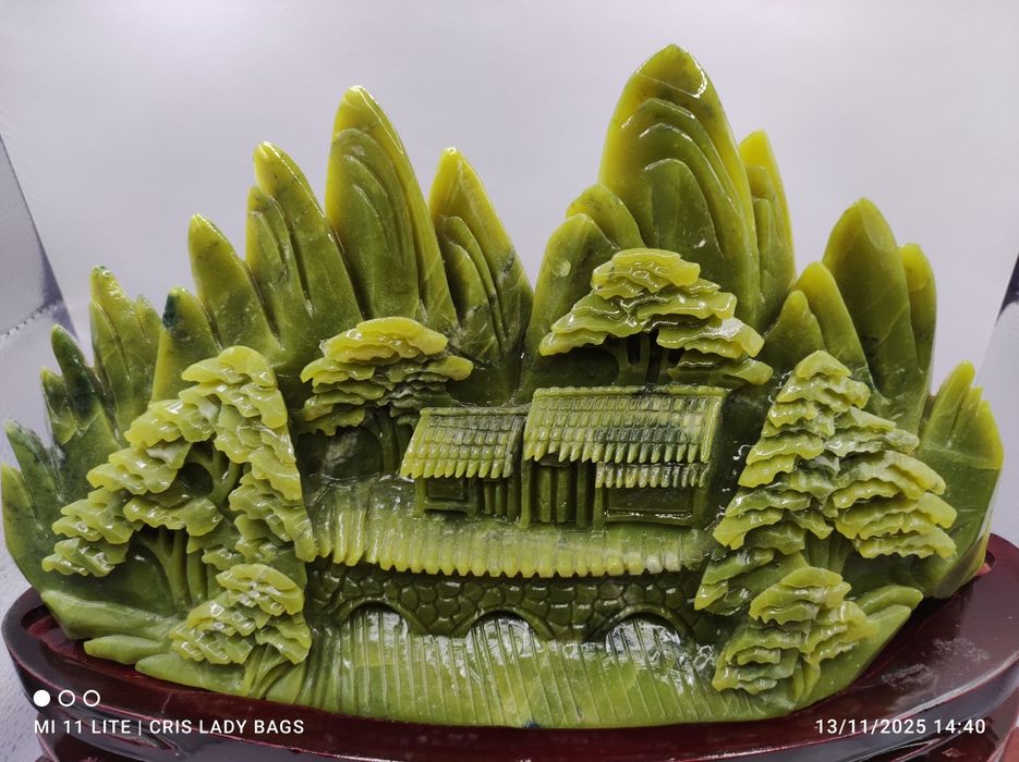 Pedra jade casa chinesa trabalhada na pedra oriental e original linda