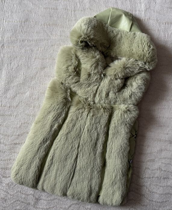 Дитяча жилетка еко шкіра з хутром для дівчинки зріст 104-134 стильна тепла жилетка хутряна