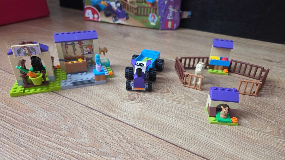LEGO Friends 41361 Stajnia ze źrebakami Mii