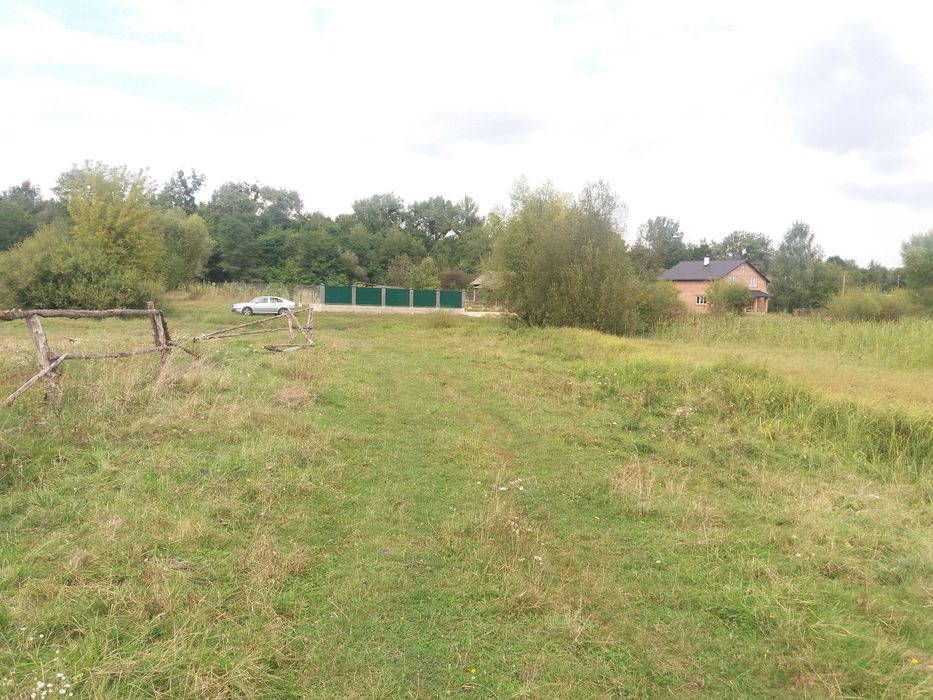 Продажа ділянки біля лісу під забудову